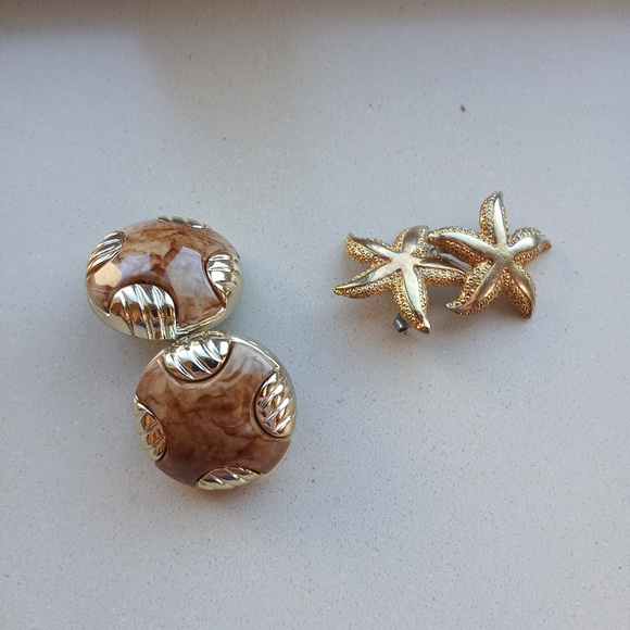 Earrings. 11 Pair Are Pierced And 1 Pair Is Clip On. - Picture 5 of 16